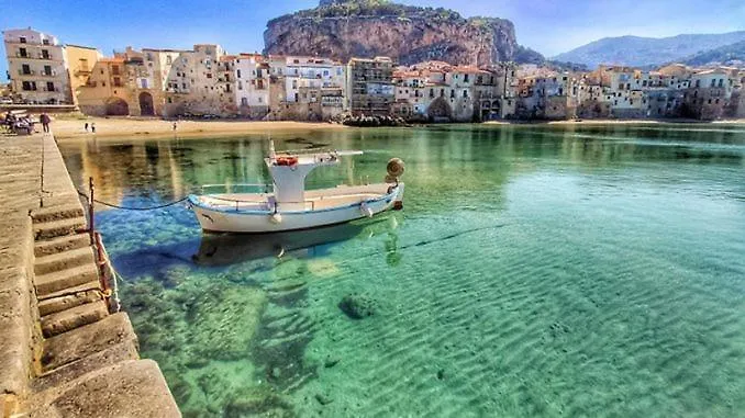 Charme Cefalu 0*,  Italy